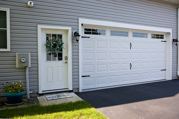 24/7 Emergency Garage Door Panel Replacement experts in St. Charles, MI